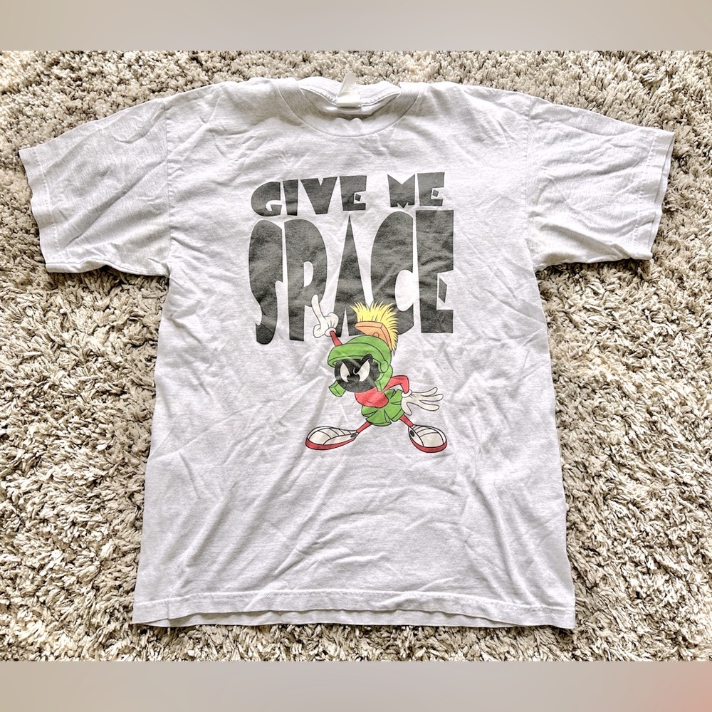 Warner Bros Looney Tunes Marvin the Martian t-shirt Give Me Space - Picture 1 of 8